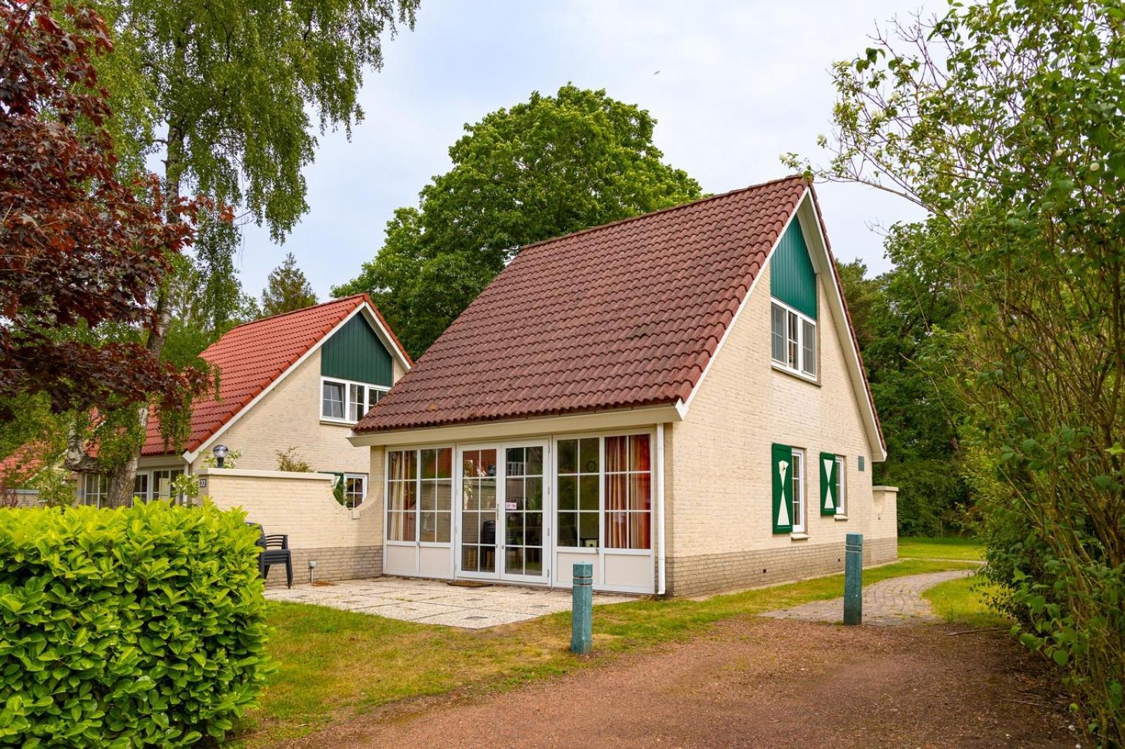 Bungalow - 6 Personen Gelegen In De Nabije Omgeving Van Avonturenpark Hellendoorn En De Prachtige Sallandse Heuvelrug En Eelerberg Экстерьер фото