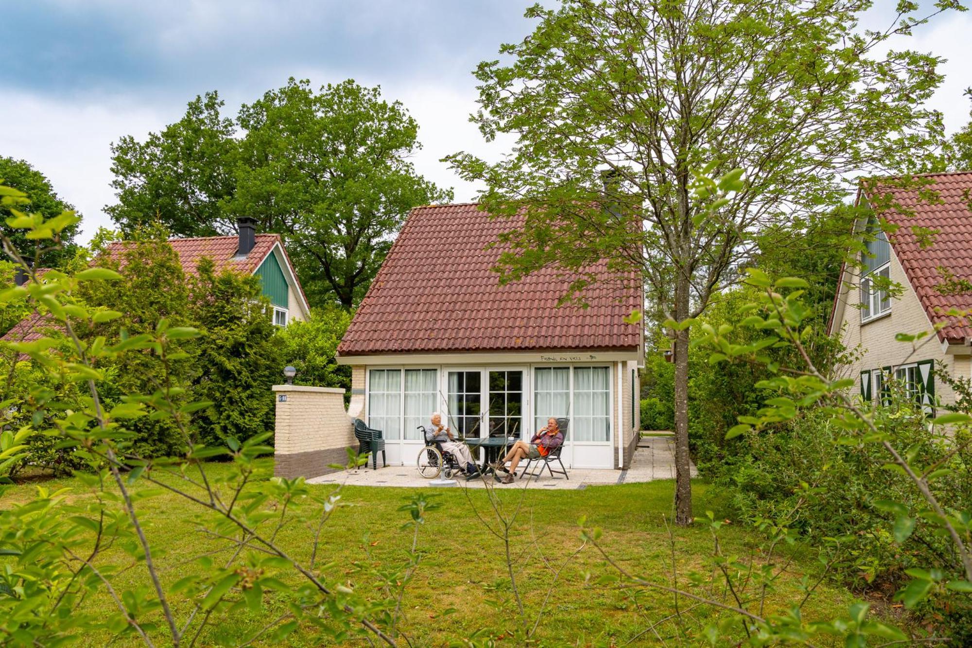 Bungalow - 6 Personen Gelegen In De Nabije Omgeving Van Avonturenpark Hellendoorn En De Prachtige Sallandse Heuvelrug En Eelerberg Экстерьер фото